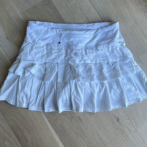 Lululemon tennis skirt, new wo tags, size 4